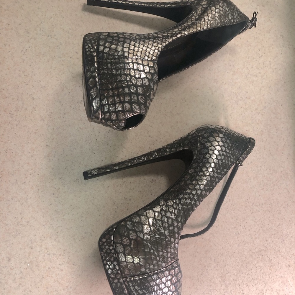 Giuseppe zanotti grey heels size 7